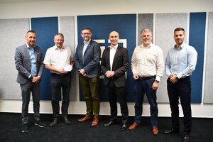 OMRON presents Rutronik Award for long-standing cooperation Omron